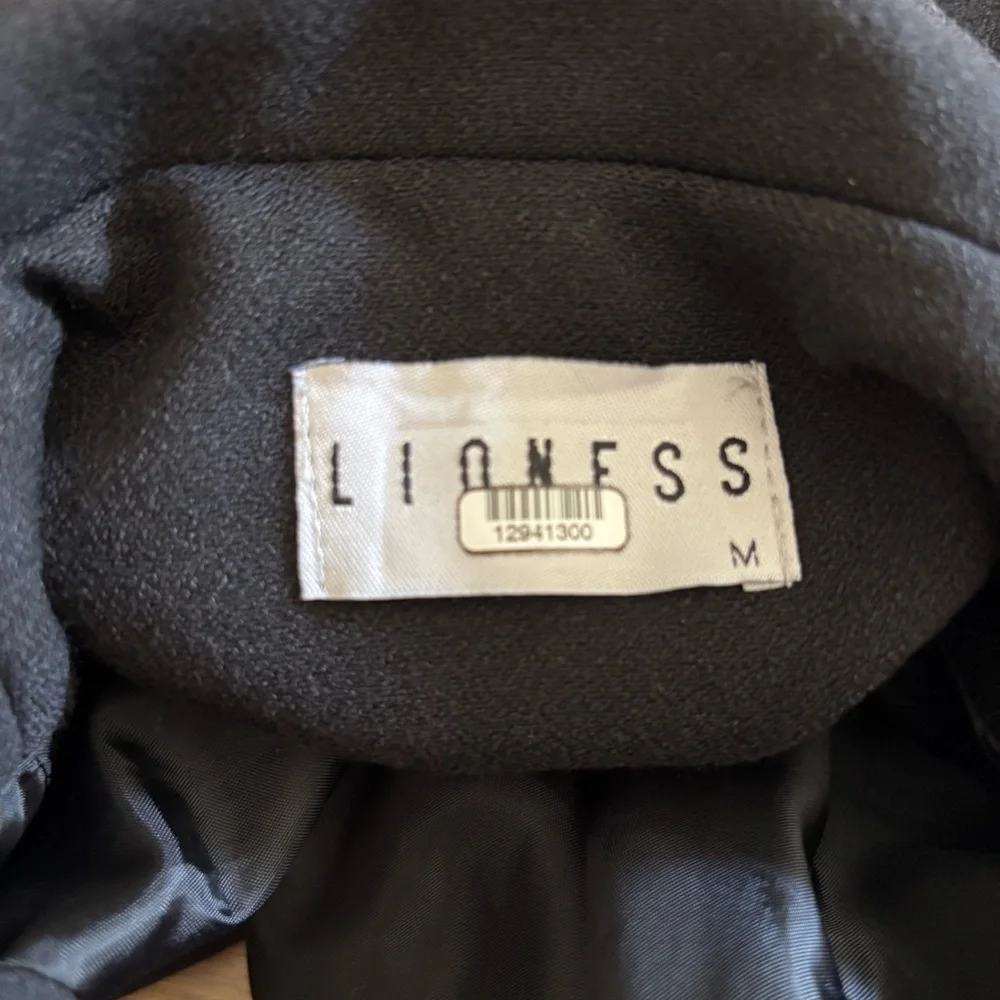 LAST CHANCE Lioness Palermo Blazer in Black, Medium